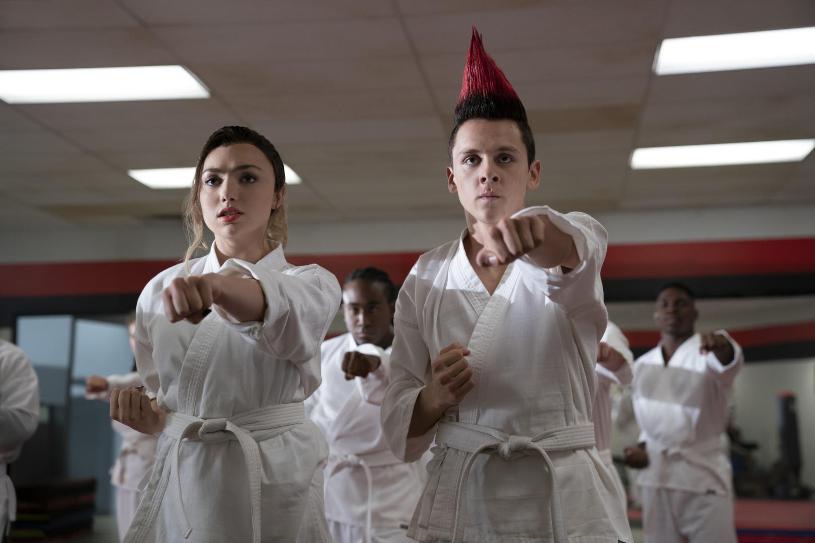 Terceira Temporada Da S Rie Cobra Kai Ganha Duas Primeiras Imagens Oficiais Engenharia Do Cinema