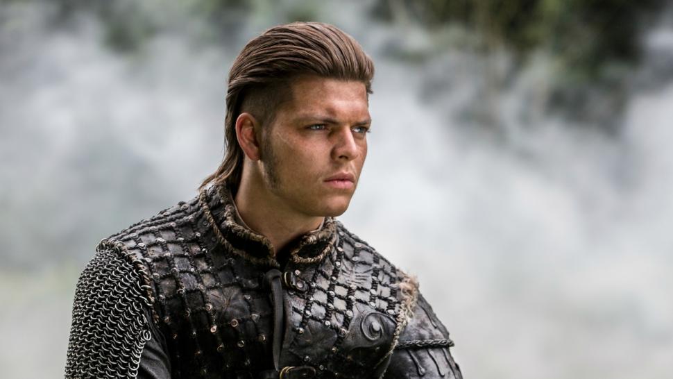 Alex Høgh Brasil - Existe outra razão pela qual Ivar The Boneless e Ubbe  estarão em lados opostos da próxima guerra civil na quinta temporada de  Vikings? Alex Høgh Andersen afirmou que